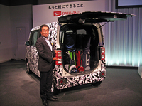 ダイハツ工業 技術本部 副本部長の上田 亨氏。
    