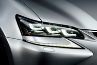 三段フルLEDヘッドランプ