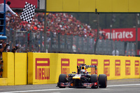 ベッテルにとっては5年前に初優勝を飾った思い出の地でもあるモンツァ。2011年と合わせて自身3回目となるイタリアGPでのポール・トゥ・ウィンで、ポイントリードは53点にまで拡大した。（Photo=Red Bull Racing）