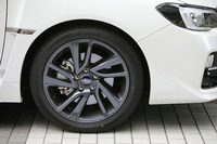 タイヤサイズは「2.0GT EyeSight」「2.0GT-S EyeSight」ともに225/45R18。いずれも「ダンロップSP SPORT MAXX 050」を装着している。