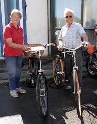テュービンゲンの博物館で。右がオペルの自転車。