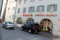 日本でも一部地域で有名なスーパー「SPAR」はスイスに多い。ちなみにマークのデザインは、かのR.ロウイ。