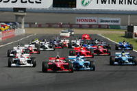 小暮卓史、3年ぶりの勝利にガッツポーズ！【FN 07】の画像