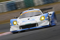 GT300クラス優勝のNo.62 WILLCOM ADVAN VEMAC408R (柴原 眞介/黒澤治樹組)。