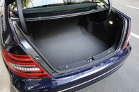 荷室の様子。容量は440リッターが確保される。