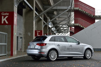 アウディブランド初のプラグインハイブリッド車となる「A3スポーツバックe-tron」。日本では、2015年11月12日に発売された。