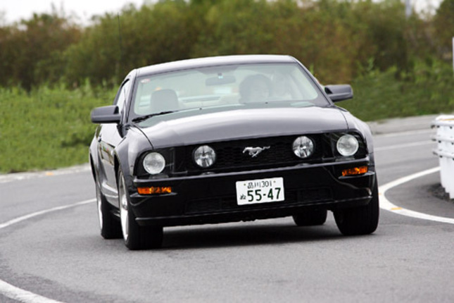 【スペック】全長×全幅×全高＝4765×1880×1385mm／ホイールベース＝2720mm／車重＝1630kg／駆動方式＝FR／4.6リッターV8SOHC24バルブ（304ps/5750rpm、44.2kgm/4500rpm）／価格＝460.0万円（テスト車＝同じ）（写真＝A）