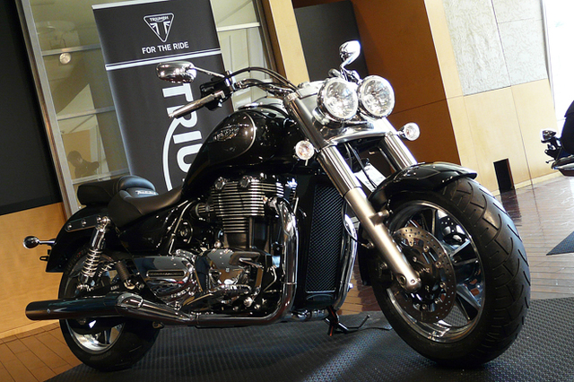 サンダーバード トライアンフ・ストリートトリプルR／デイトナ675R／サンダーバード