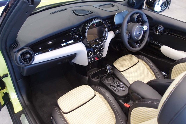 Mini 3ドア 5ドア コンバーチブル 内装 外装など41枚 画像 写真 Webcg