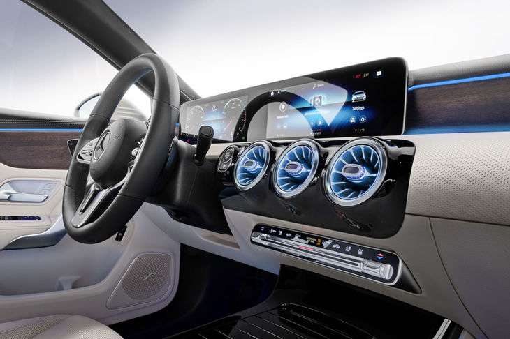 メルセデス・ベンツAクラス セダン（インテリア）