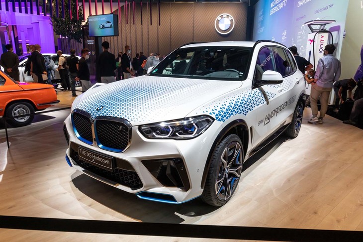 BMW iX5ハイドロジェン