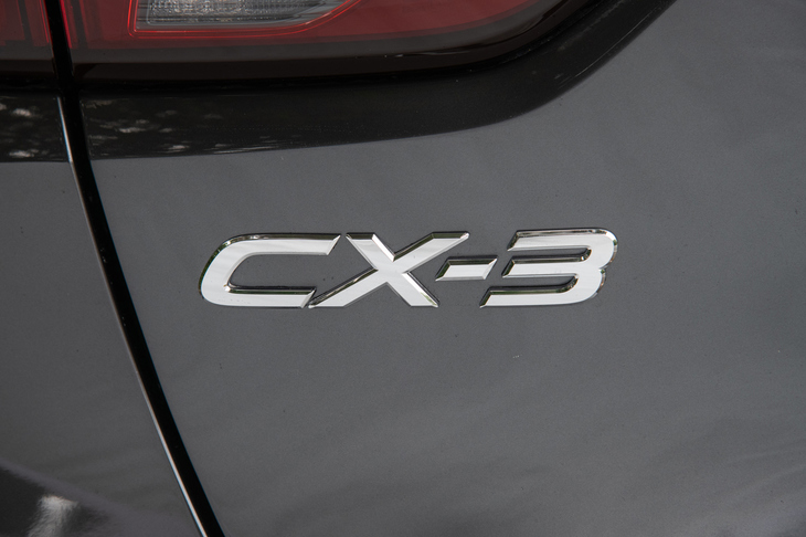 2015年2月に発表・発売されたコンパクトSUV「マツダCX-3」。当初はディーゼル車のみというユニークなラインナップだったが、2017年7月にガソリン車も発売された。