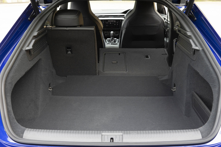 フォルクスワーゲン・アルテオン（ラゲッジスペース）