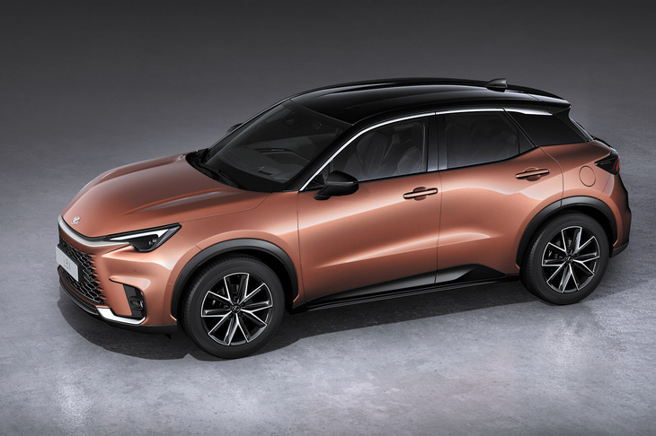 レクサスLBXプロトタイプ（ボディーカラー：ソニックカッパー×ブラック）