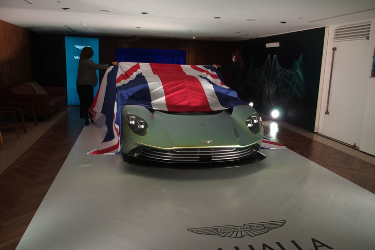 アンベールされる「ヴァルハラ」。