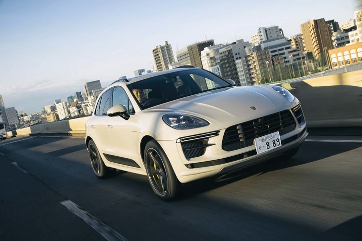 「マカン ターボ」が0-100km/h加速に要する時間は4.5秒。オプション「スポーツクロノパッケージ」を装着した場合は4.3秒と、0.2秒短縮される。