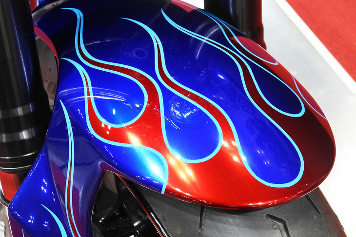 IMC Saitamaの牧野剛昌氏と、Pit-In American Motorcycleの樋口高利氏の手になる「インディアンFTR1200」。