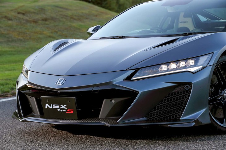 専用のグリルやリップスポイラーが与えられた「NSXタイプS」のフロントまわり。エアロダイナミクスやパワートレインの冷却性能を高める効果がある。
