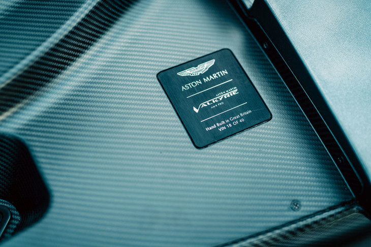 アストンマーティン・ヴァルキリーAMR Pro（シリアルナンバープレート）