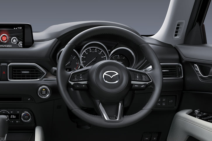 「マツダCX-5」のステアリングホイール。