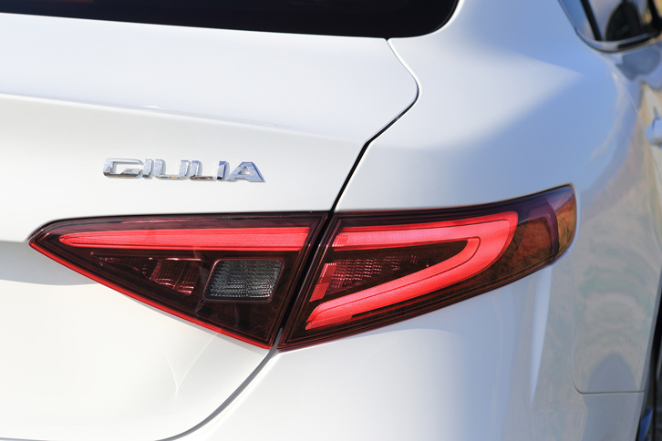 2015年6月にイタリアで発表された現行型「アルファ・ロメオ・ジュリア」。ラインナップの拡充を経て、日本では2017年10月に発売された。