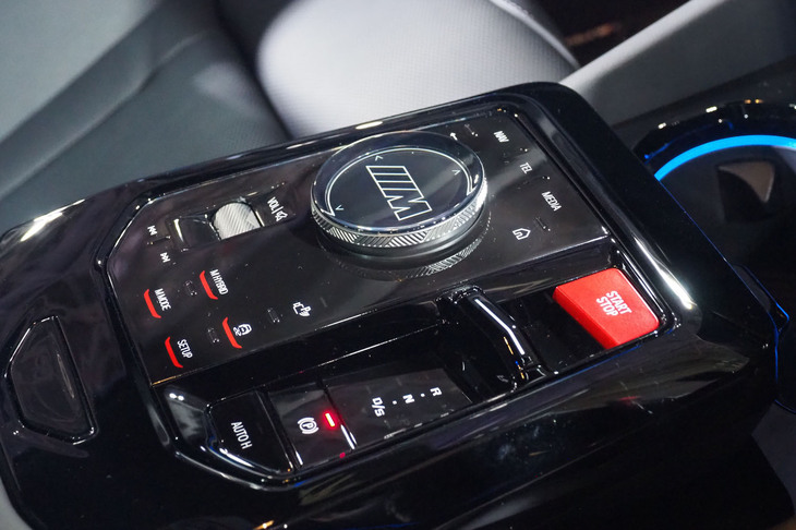 BMW M5 M xDriveツーリング（2026年BMW＆MINI Racing先導モデル）