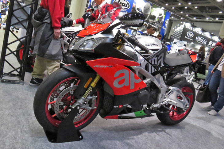 アプリリアRSV4 RF