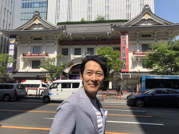 歌舞伎座前にて、東京ブギウギな筆者。2018年4月撮影。