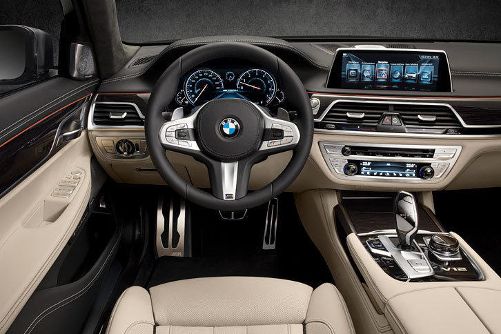 「BMW M760Li xDrive」（欧州仕様車）