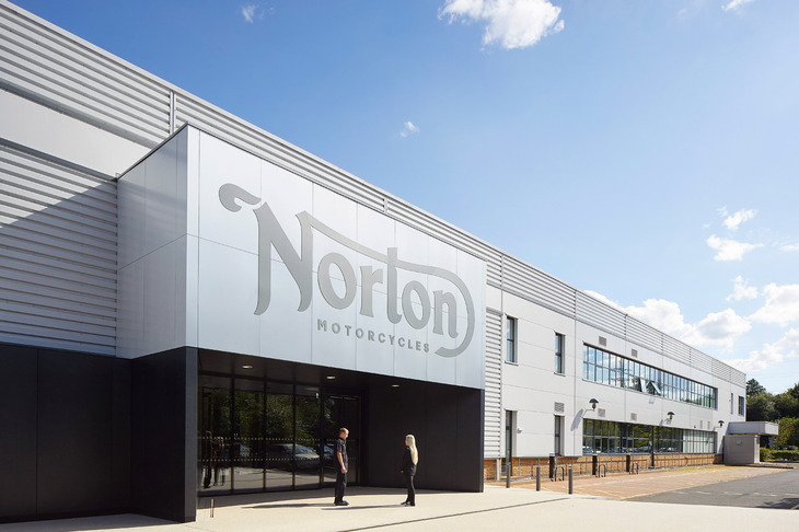 英ソリフルに位置するノートンのヘッドクオーター。こちらのロゴも、いずれ新しいものに書き換えられるのだろう。