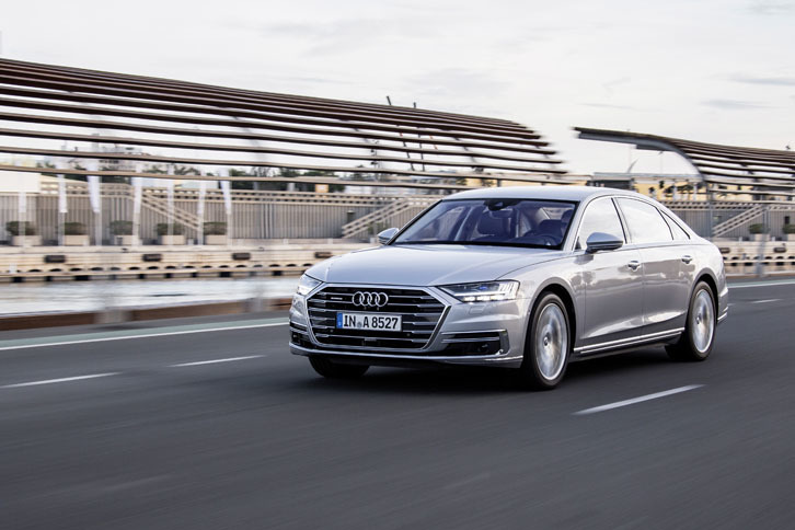 今回は「55 TFSI」（写真）と「60 TFSI」の、いずれもロングボディーに試乗した。