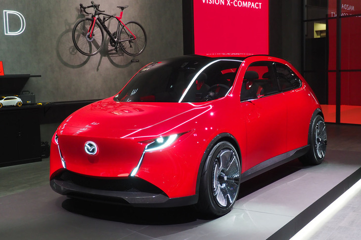 「マツダ・ビジョンXコンパクト」は、「2035年の未来のクルマ」と説明されるコンセプトカー。共感型AIの搭載が特徴だ。