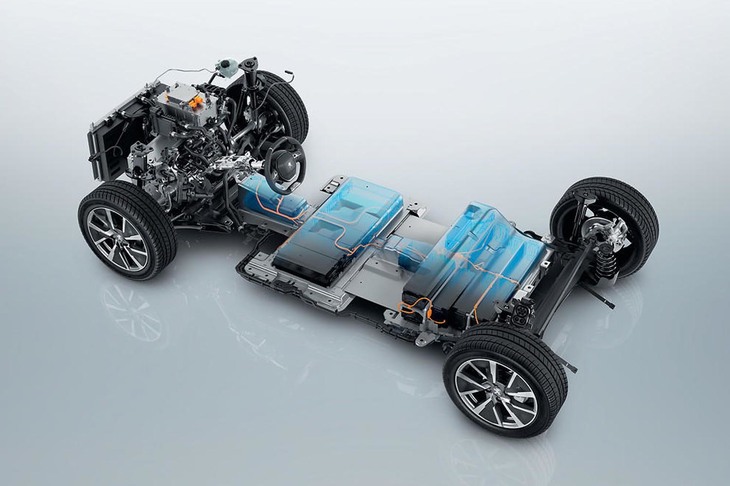 EVバージョン「e-208」のベアシャシー。バッテリーは車体のセンター、前席下に搭載されている。（写真は欧州仕様車のもので、左上が車体前方）