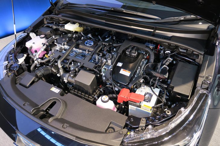 トヨタ・カローラ ツーリング ハイブリッドW×B（エンジン）