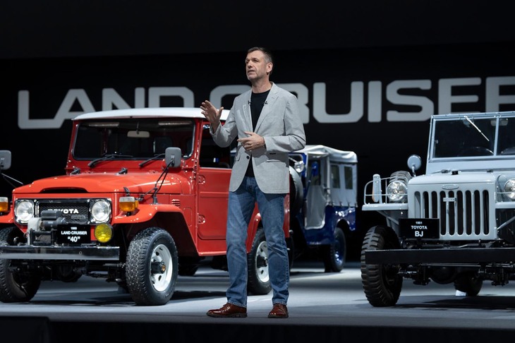 このところ、トヨタの新型車の発表会で顔役になっているサイモン・ハンフリーズ取締役・執行役員 デザイン領域統括部長。流ちょうかつ軽快なスピーチで、わかりやすくニューモデルの魅力を紹介する。