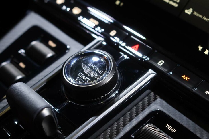 アストンマーティン・ヴァンテージ（始動ボタン）