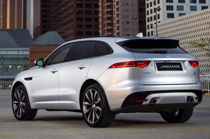 ジャガー初のSUVとなった「Fペース」。明照寺氏の言う“丸さ