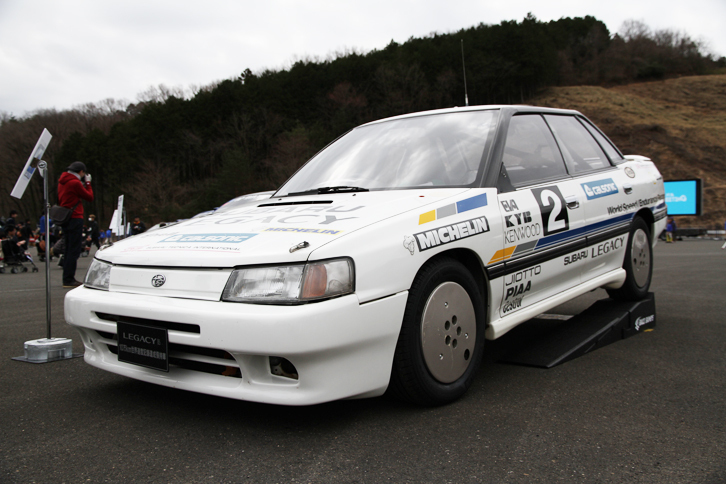 1989年「レガシィRS」。初代レガシィ発売前に、10万km走行の世界速度記録（447時間44分09秒887、平均速度223.345km/h）を達成したマシン。