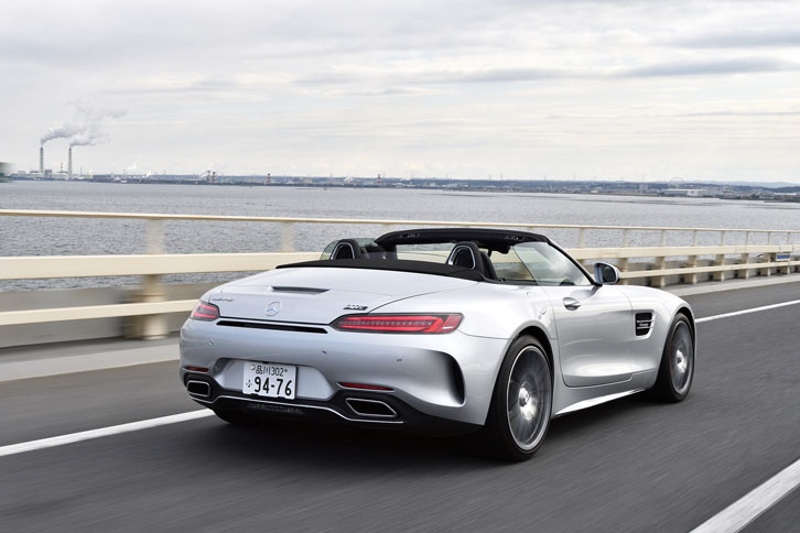 「GT Cロードスター」には電子制御式のリミテッド・スリップ・デフが標準装着されている。アクセル・オン／オフの両方向で可変的にロッキング効果を発揮する。