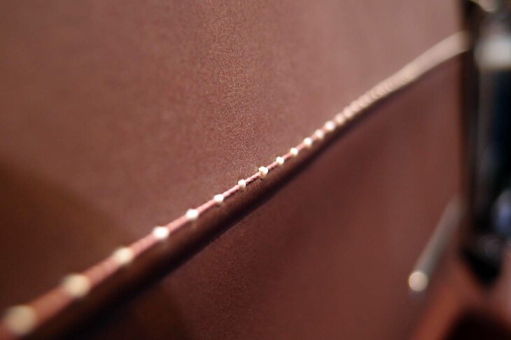 DS 9オペラE-TENSE（真珠のネックレスを模した“パールトップステッチ”）