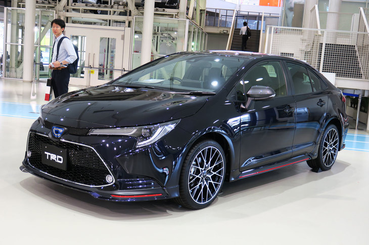 トヨタ・カローラ ハイブリッドW×B TRD用品装着車（エクステリア）