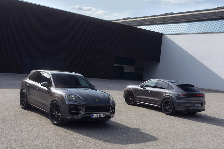 「ポルシェ・カイエン ブラックエディション」（写真左）と「カイエン クーペ ブラックエディション」（同右）。
