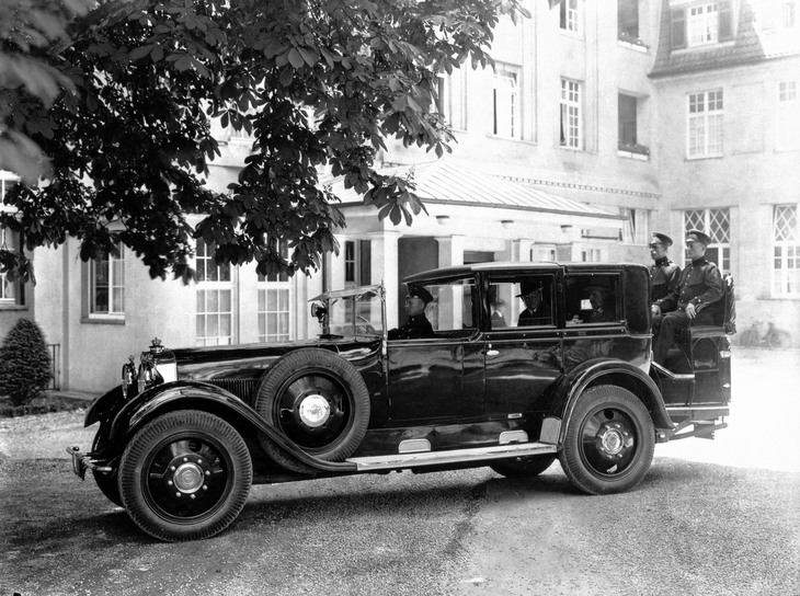 マイバッハの顧客は世界各国の著名人が多かった。これはエチオピア皇帝が注文した「W5」のリムジン（1928年）。