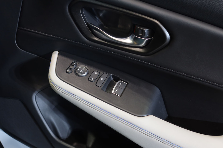 ホンダ・プレリュード（運転席側ドアのスイッチ）