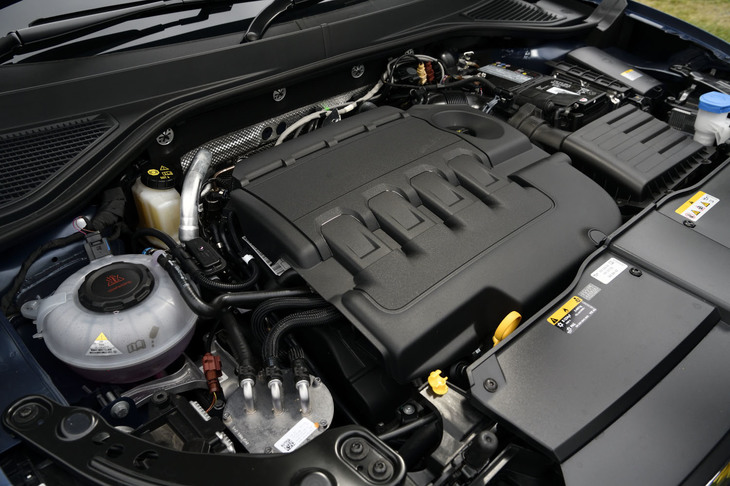 2リッター直4ディーゼルターボの「2.0 TDI」は、最高出力150PS/3500-4000rpm、最大トルク340N・m/1750-3000rpmを発生。これはマイナーチェンジ前と同じスペックとなる。