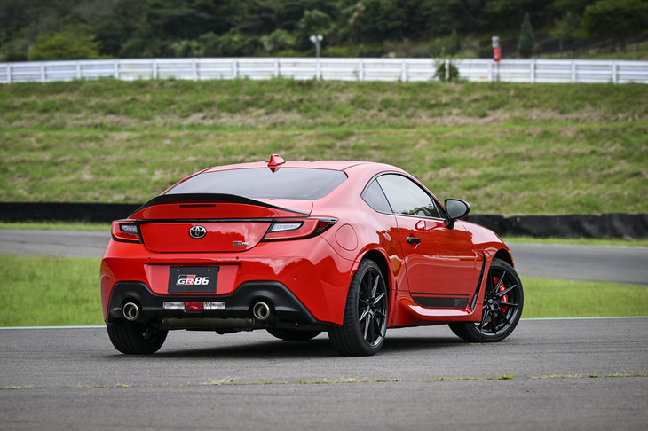 トヨタGR86 RZ“40th Anniversary limited”（リアビュー）
