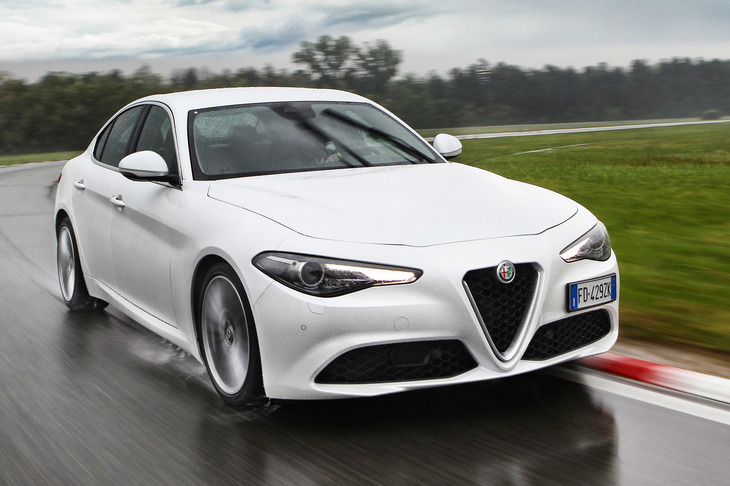 “新世代アルファ”の先兵として2015年に発表された「ジュリア」（2代目）。いつの時代も、走りの楽しさと独自の美観にのっとったスタイリングこそが、アルファ・ロメオの魅力なのだ。