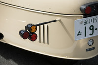 細長いステーで支持されたテールランプ。アイドリング中は、エンジンの振動で上下に揺さぶられる。