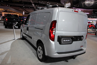 トルコから出荷されるときは「乗用車」。しかし米国で「商用車」に変身。それにはワケがあった。