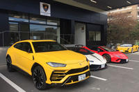 ランボルギーニ・ウルス（一番左）